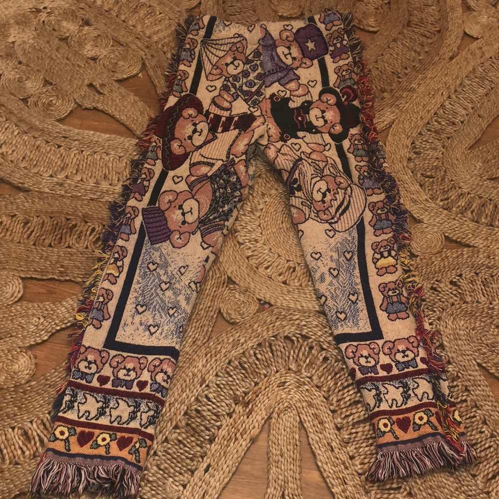 Blanket pants only wore once very cozy for the winter I’m 4’11 163lbs